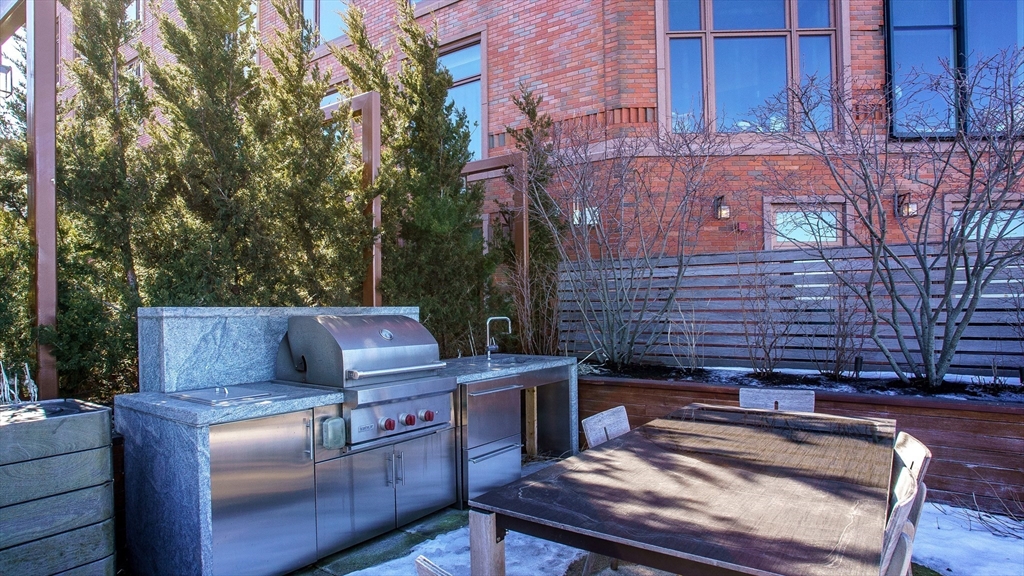 100 Lovejoy Wharf, Unit 4H Boston, MA 02114 - Photo 18 of 27