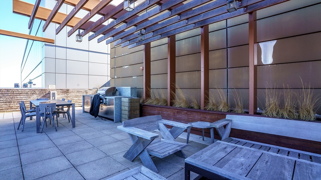 100 Lovejoy Wharf, Unit 4H Boston, MA 02114 - Photo 19 of 27