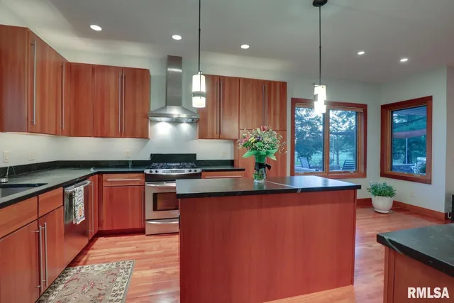 $599,999 | 6 Marty Lane, Macomb, IL 61455