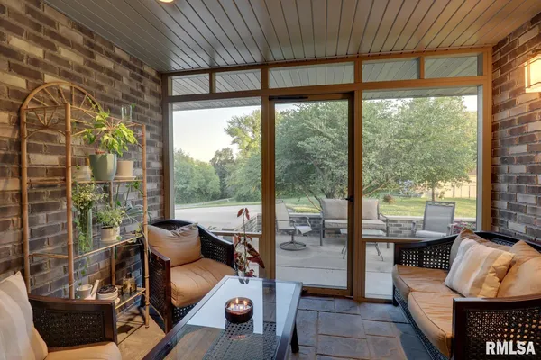 $565,000 | 6 Marty Lane, Macomb, IL 61455