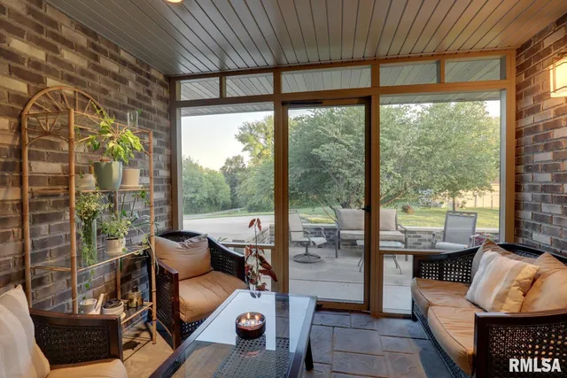 $599,999 | 6 Marty Lane, Macomb, IL 61455