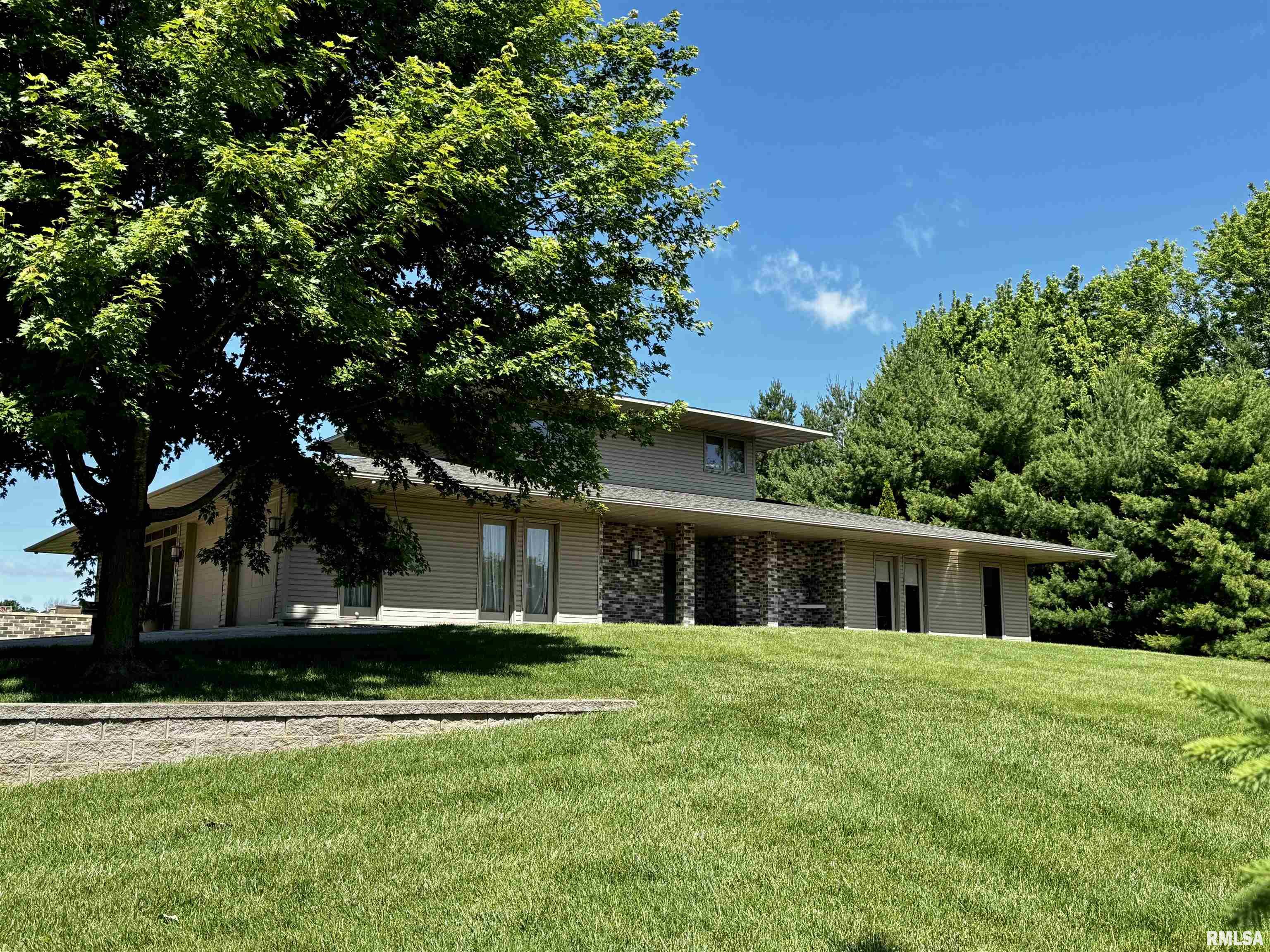 6 Marty Lane Macomb, IL 61455 - Photo 2 of 50