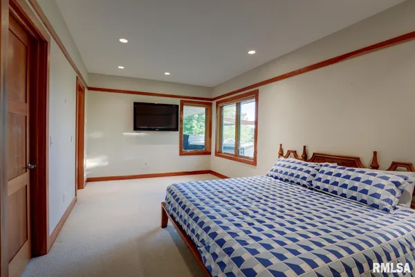 $565,000 | 6 Marty Lane, Macomb, IL 61455