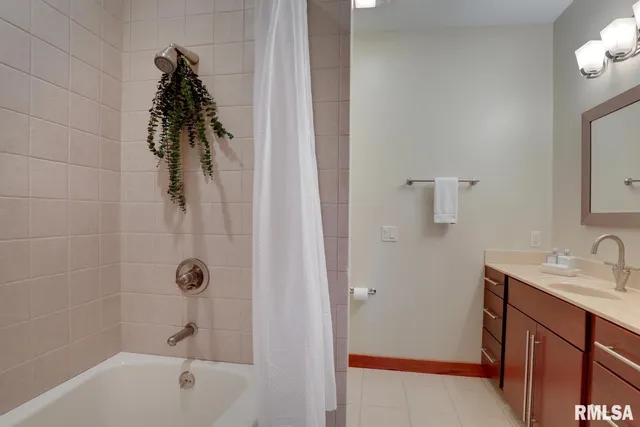 $599,999 | 6 Marty Lane, Macomb, IL 61455