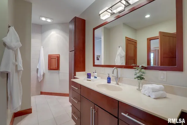 $599,999 | 6 Marty Lane, Macomb, IL 61455