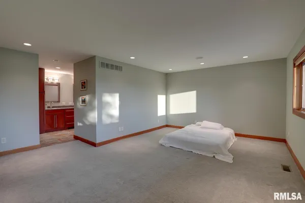 $565,000 | 6 Marty Lane, Macomb, IL 61455