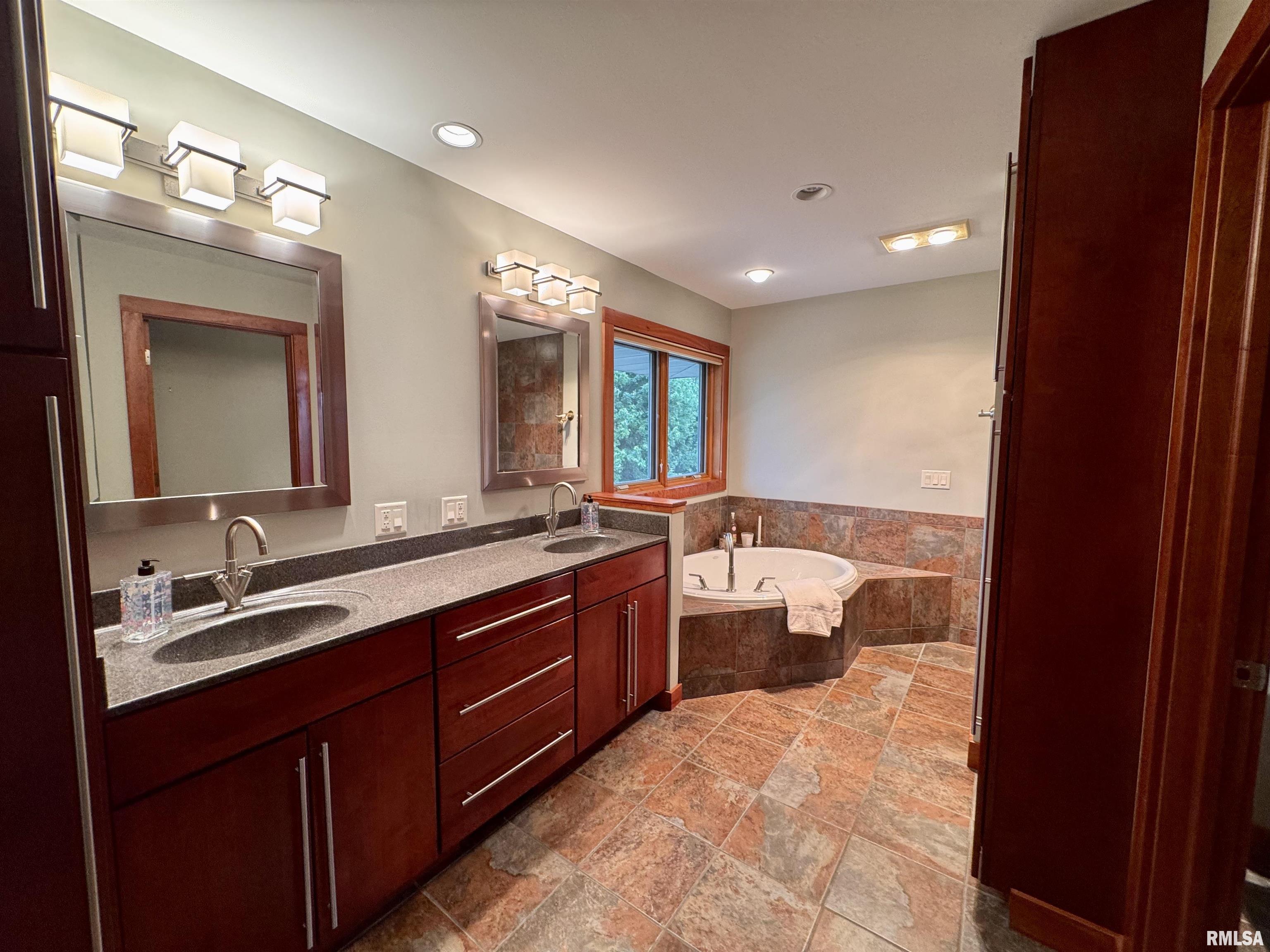 6 Marty Lane Macomb, IL 61455 - Photo 28 of 50