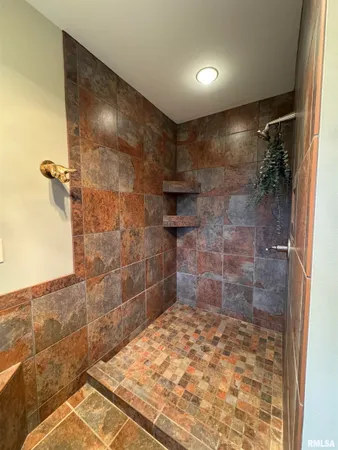 $565,000 | 6 Marty Lane, Macomb, IL 61455