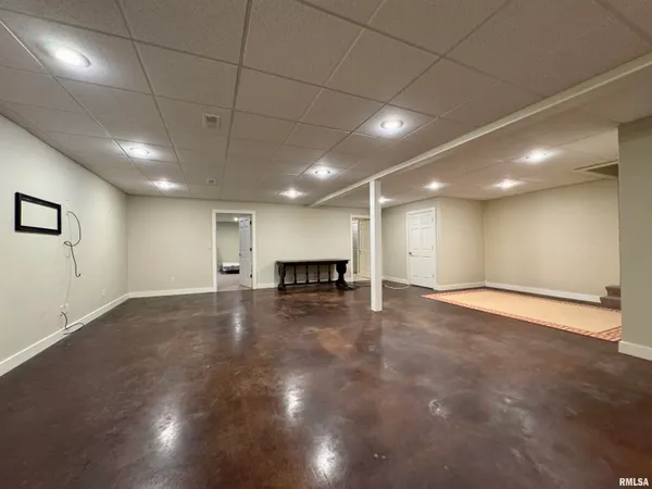 $565,000 | 6 Marty Lane, Macomb, IL 61455