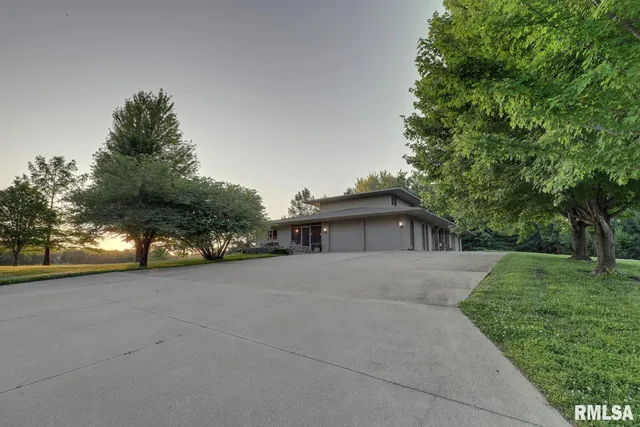 $599,999 | 6 Marty Lane, Macomb, IL 61455