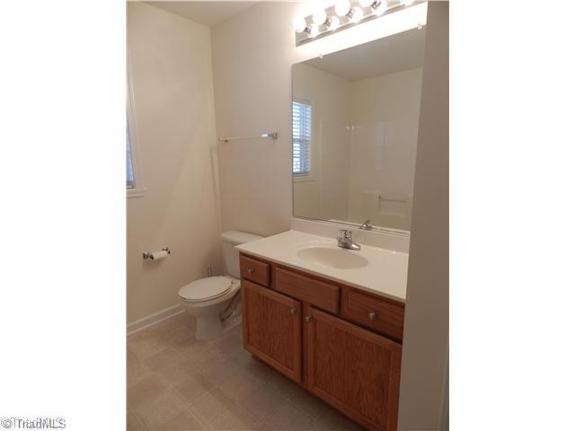 490 Ridgebrooke Drive High Point, NC 27265 - Photo 9 of 14 Master Bath/Spa.