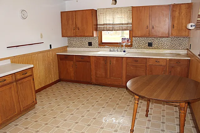 $325,000 | 17395 Swisher Hill Road, Dewitt, IL 61735