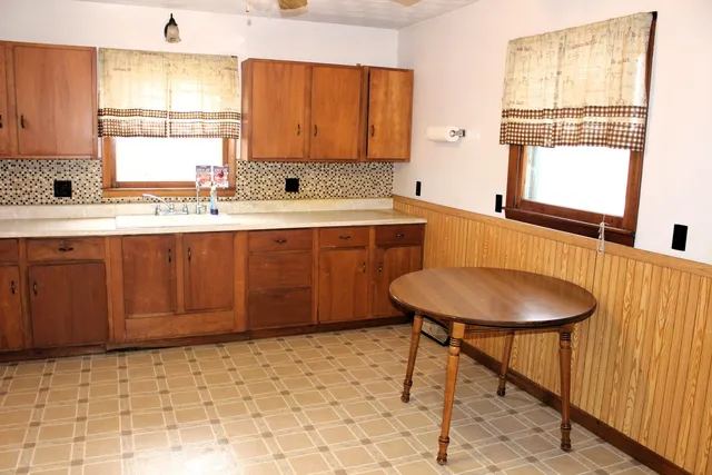 $325,000 | 17395 Swisher Hill Road, Dewitt, IL 61735