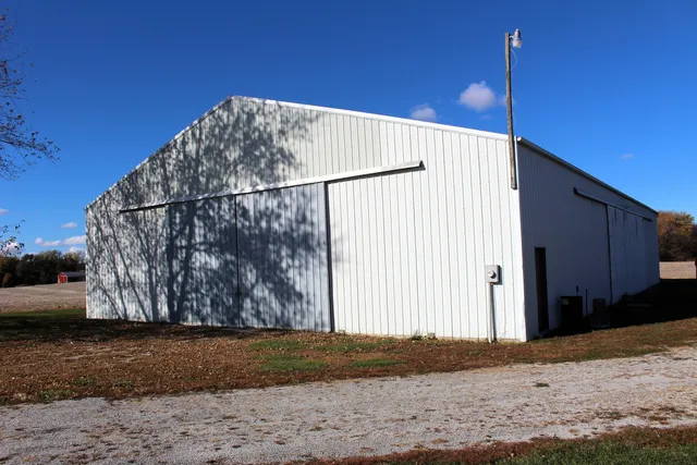 $325,000 | 17395 Swisher Hill Road, Dewitt, IL 61735