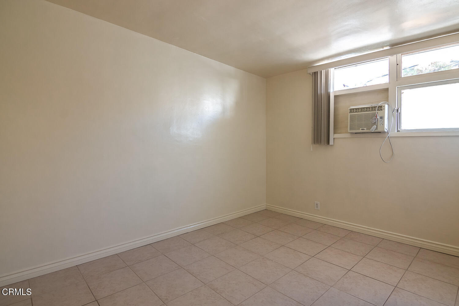 58 Avenue 64 Pasadena, CA 91105 - Photo 5 of 10 an empty room with a window