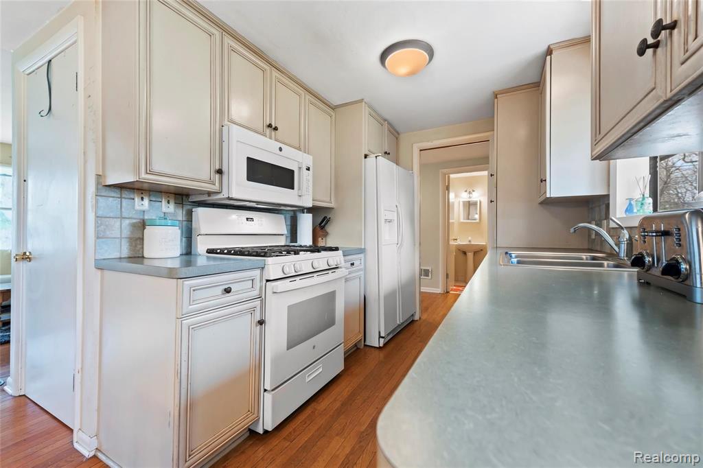4165 Quarton Road Bloomfield Hills, MI 48301 - Photo 22 of 39