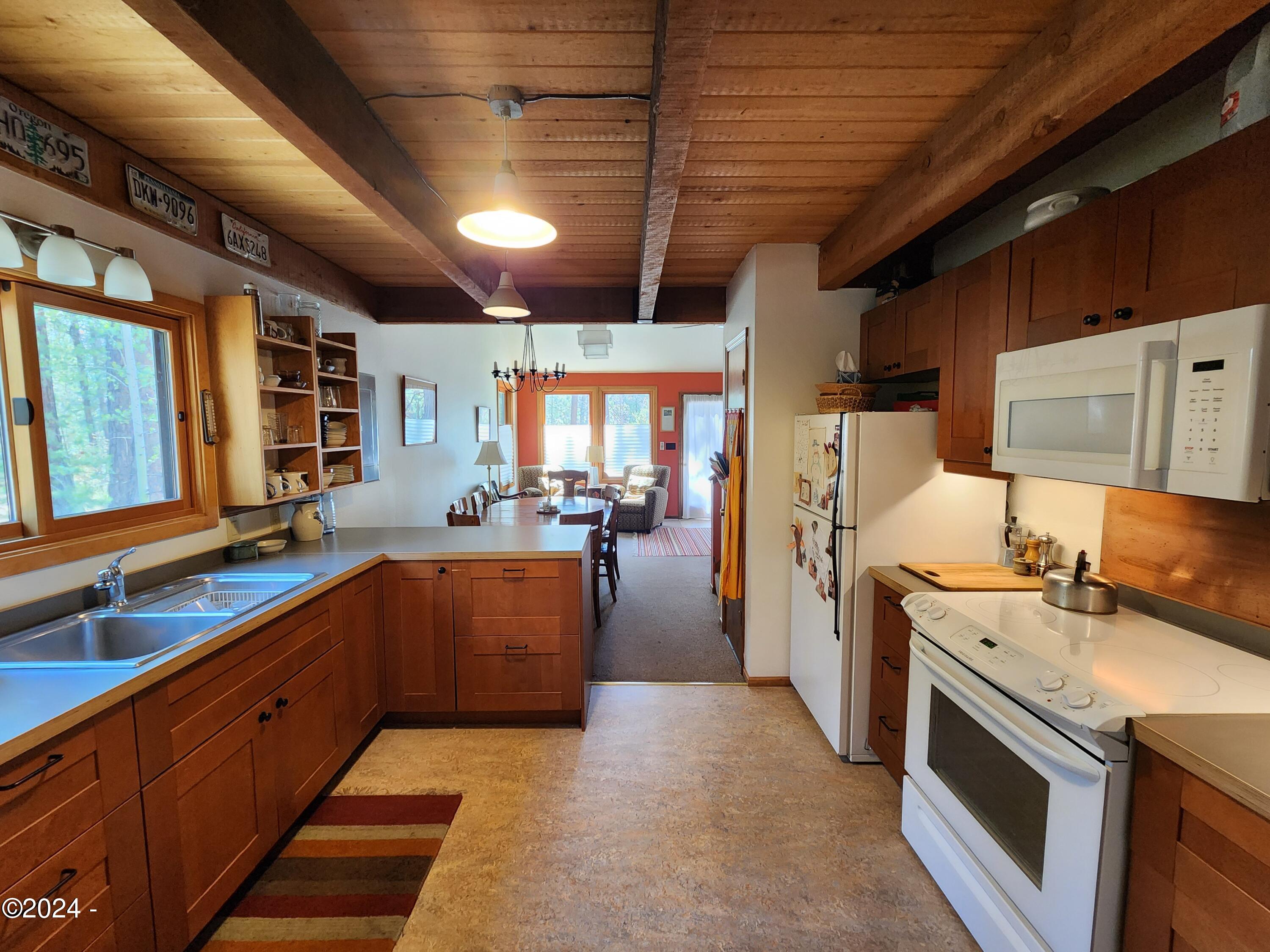 56986 Besson Road Bend, OR 97707 - Photo 10 of 27 Kitchen