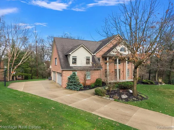 $899,000 | 1562 Eagle Trail, Oxford, MI 48371