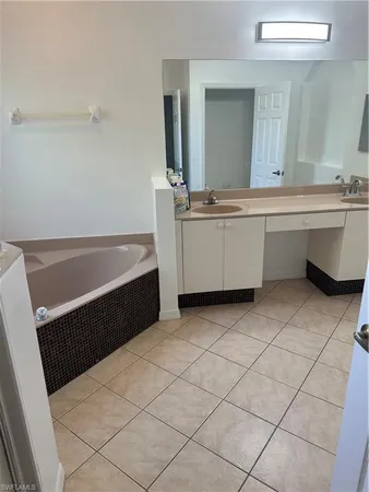 $2,500 | 14784 Pinnacle Place, Unit 60, Naples, FL 34119