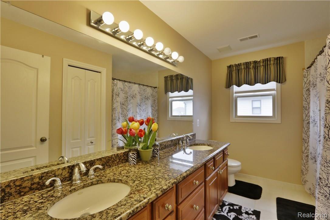 50861 Nesting Ridge Drive Macomb, MI 48044 - Photo 18 of 23 bathroom.jpg