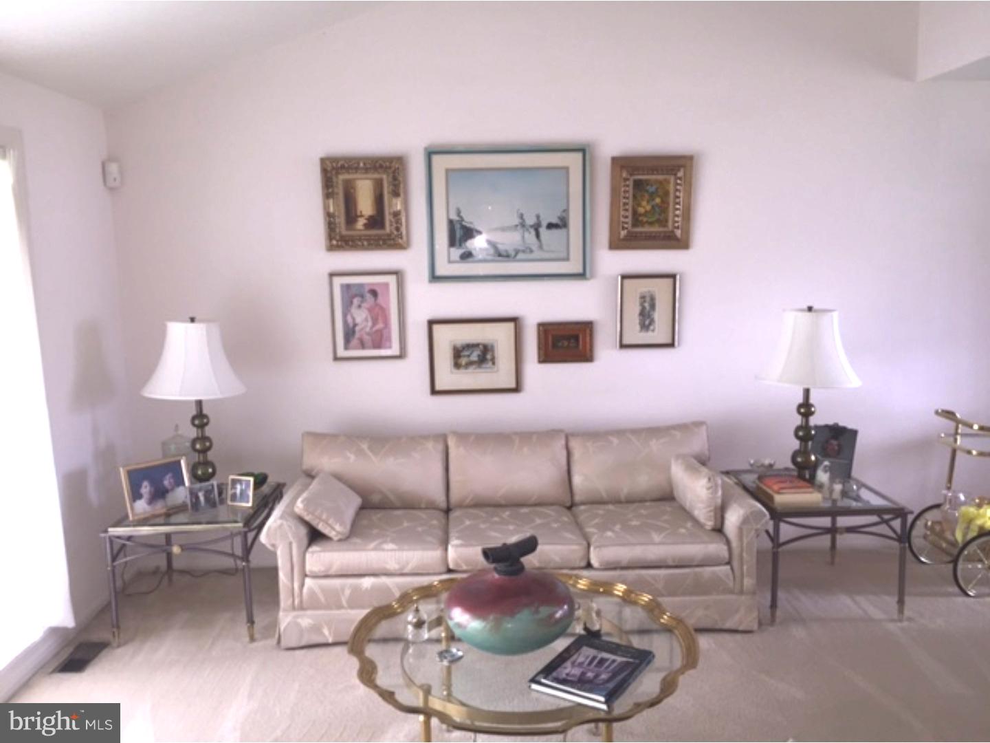1028 Alpena Road Philadelphia, PA 19115 - Photo 5 of 20 Living Room