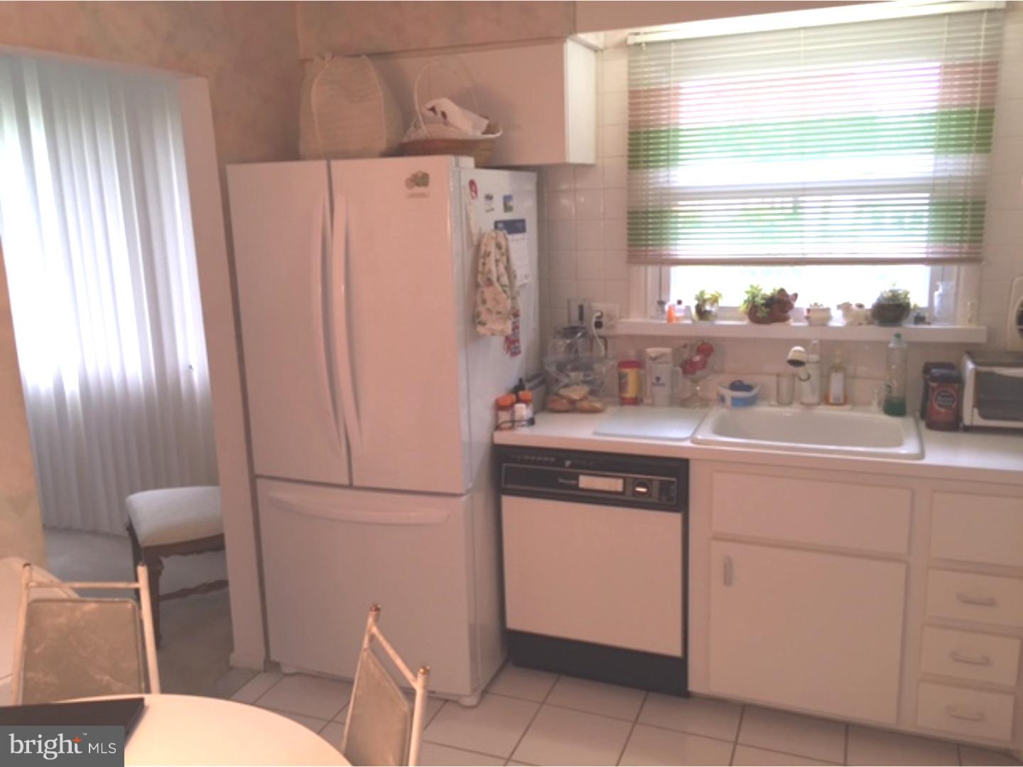 1028 Alpena Road Philadelphia, PA 19115 - Photo 9 of 20 Kitchen