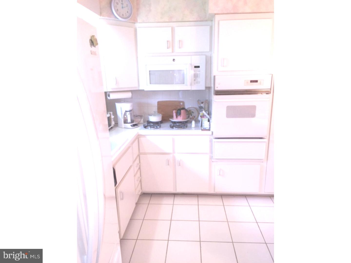 1028 Alpena Road Philadelphia, PA 19115 - Photo 10 of 20 Kitchen