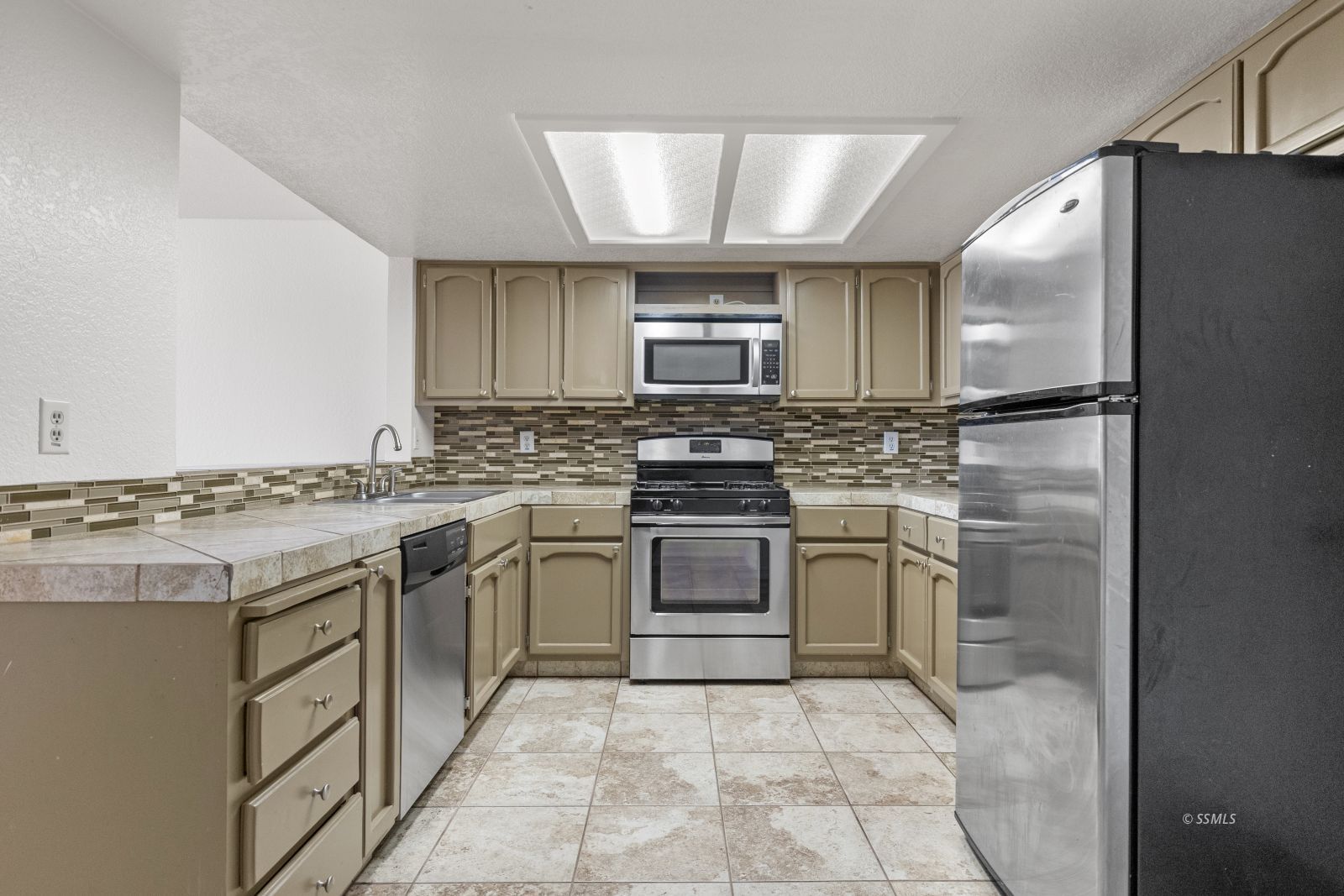 161 East Upjohn Avenue Ridgecrest, CA 93555 - Photo 9 of 26