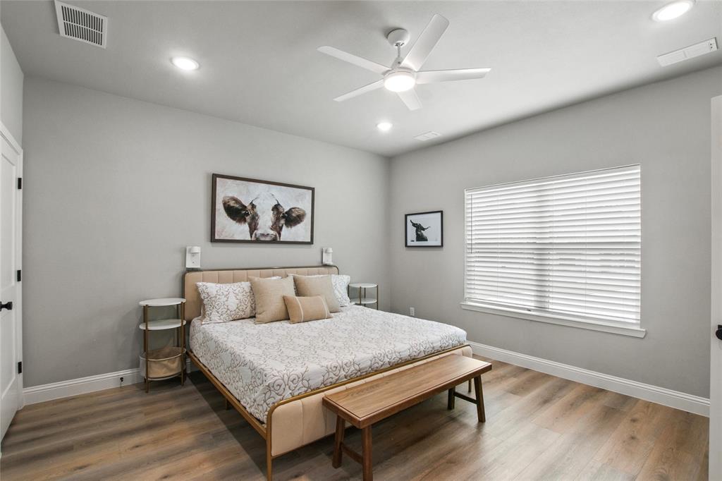 80 Dublin Circle Gordonville, TX 76245 - Photo 20 of 39 a bedroom with a large bed and a window