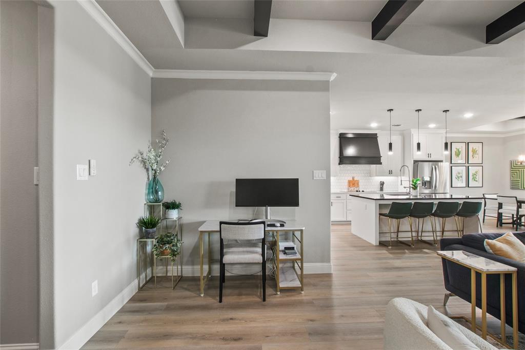 80 Dublin Circle Gordonville, TX 76245 - Photo 28 of 39 a living room with furniture and a flat screen tv