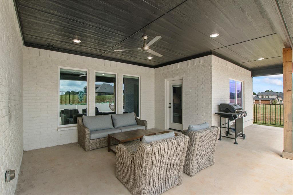 80 Dublin Circle Gordonville, TX 76245 - Photo 30 of 39 a living room with furniture and a large window