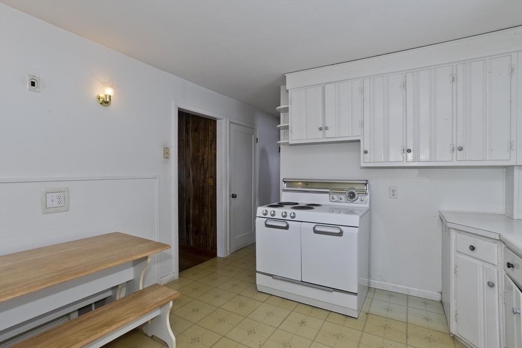 54 Dudley Street Springfield, MA 01129 - Photo 14 of 39