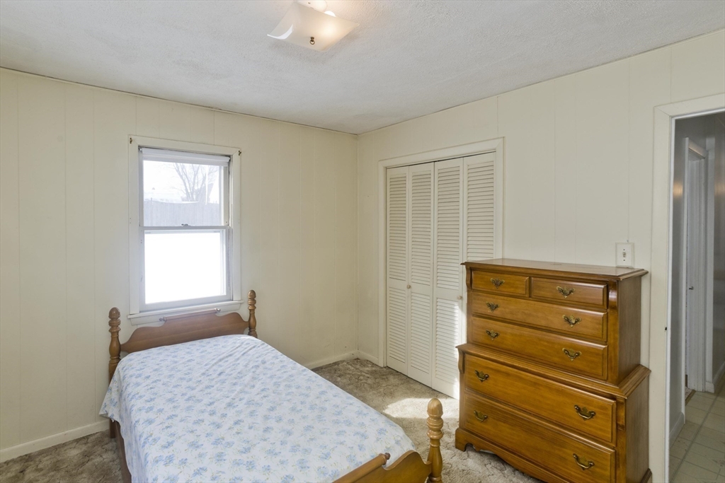 54 Dudley Street Springfield, MA 01129 - Photo 20 of 39