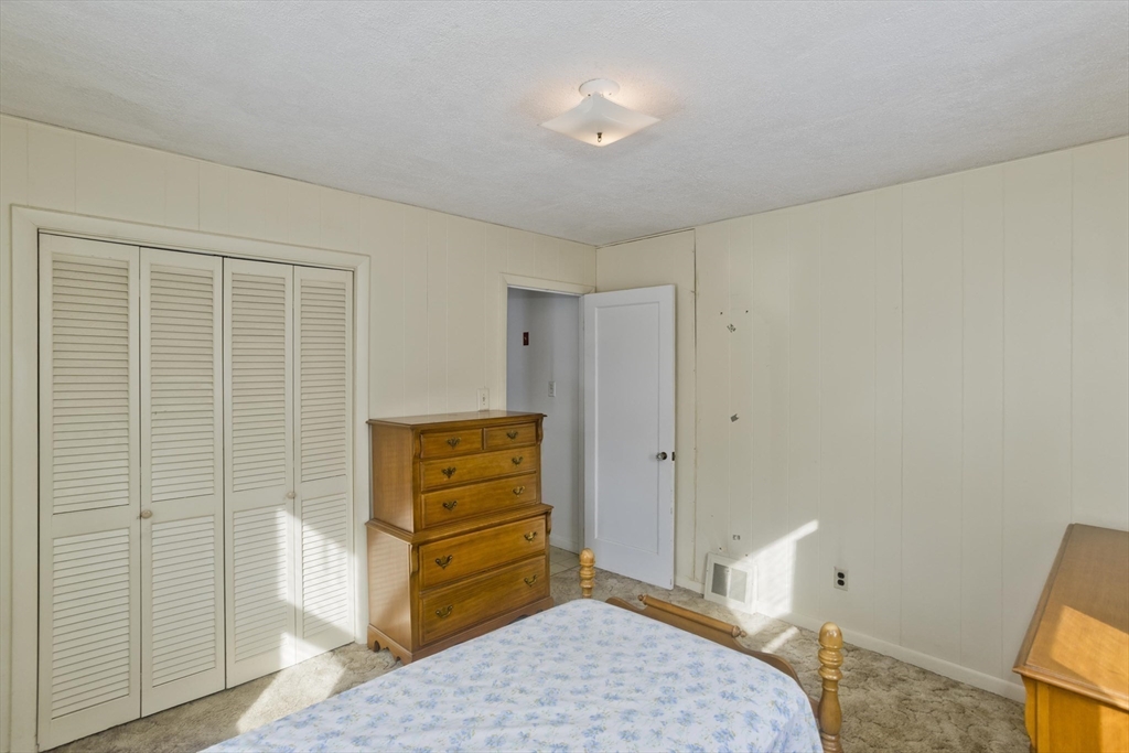 54 Dudley Street Springfield, MA 01129 - Photo 21 of 39