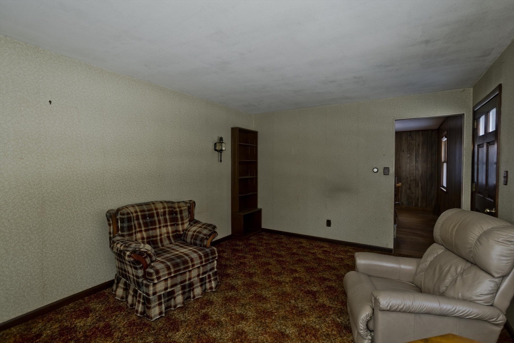 54 Dudley Street Springfield, MA 01129 - Photo 28 of 39