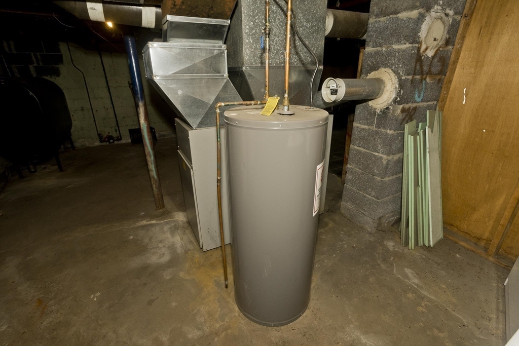 54 Dudley Street Springfield, MA 01129 - Photo 38 of 39