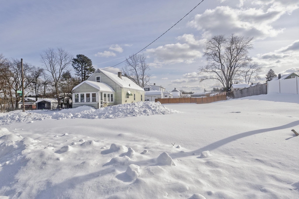 54 Dudley Street Springfield, MA 01129 - Photo 4 of 39