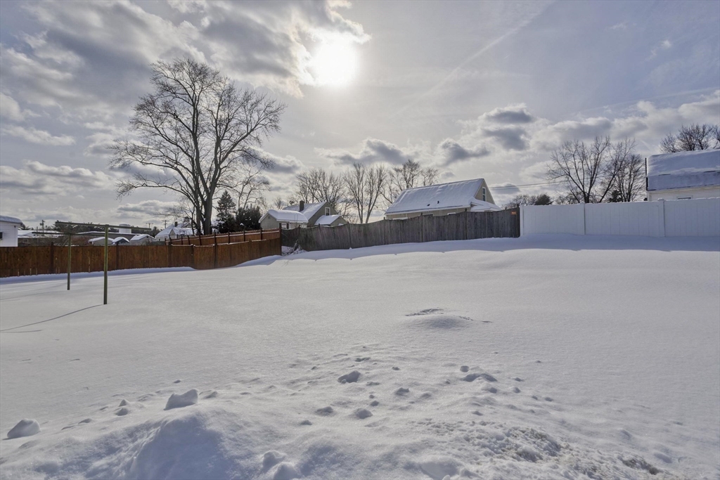 54 Dudley Street Springfield, MA 01129 - Photo 5 of 39