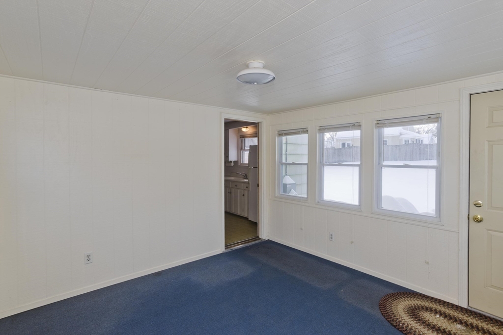 54 Dudley Street Springfield, MA 01129 - Photo 9 of 39