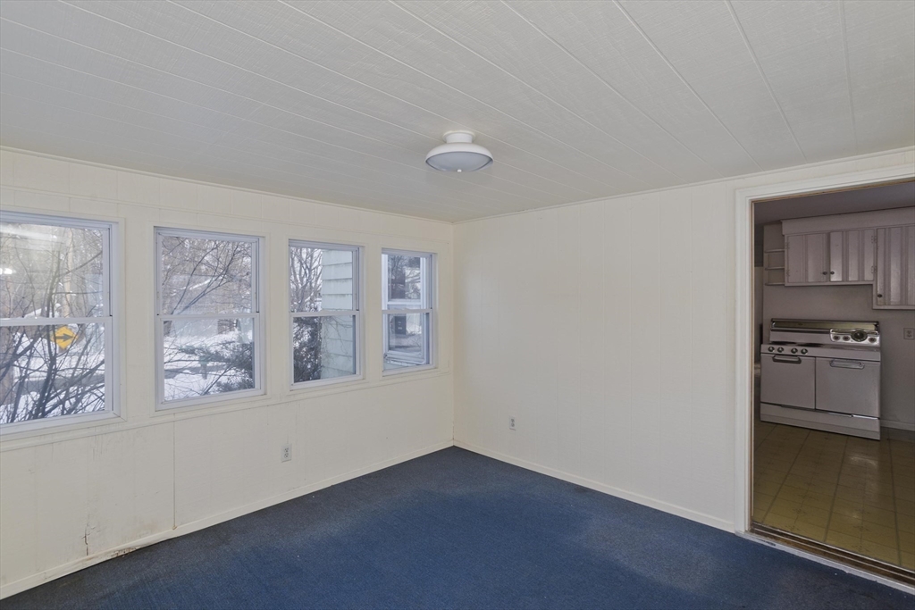 54 Dudley Street Springfield, MA 01129 - Photo 10 of 39