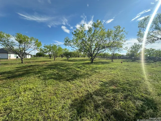 $230,000 | 148 County Roads 2667, Devine, TX 78016