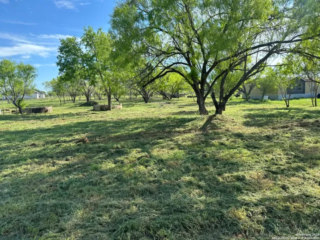 $230,000 | 148 County Roads 2667, Devine, TX 78016