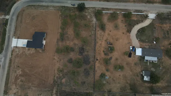 $230,000 | 148 County Roads 2667, Devine, TX 78016