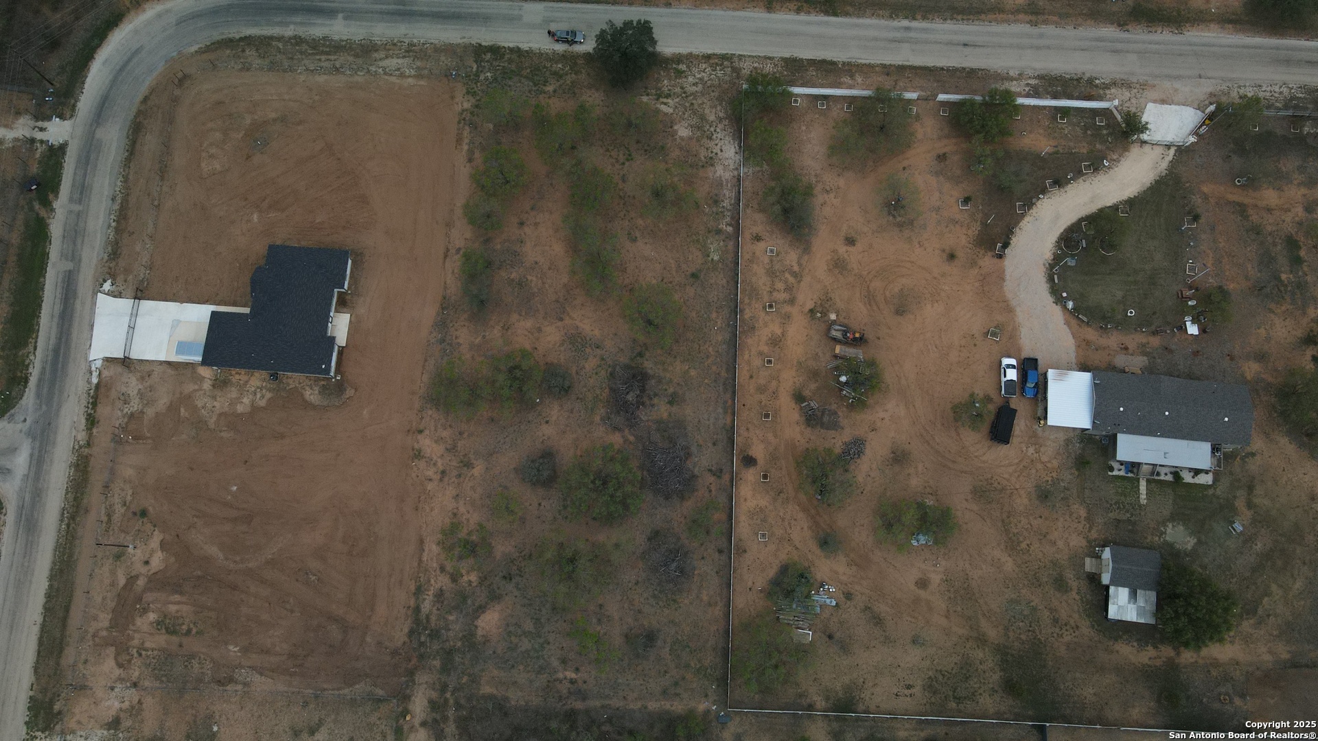 148 County Roads 2667 Devine, TX 78016 - Photo 4 of 6