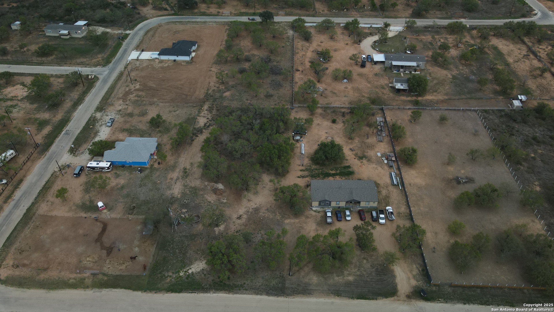 148 County Roads 2667 Devine, TX 78016 - Photo 5 of 6