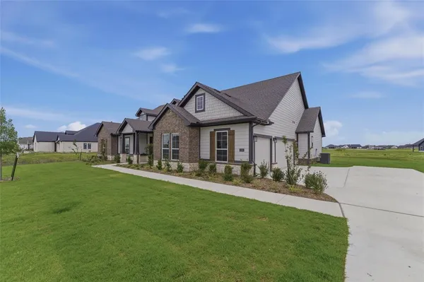 $594,900 | 2316 Quartz Street, Krum, TX 76249