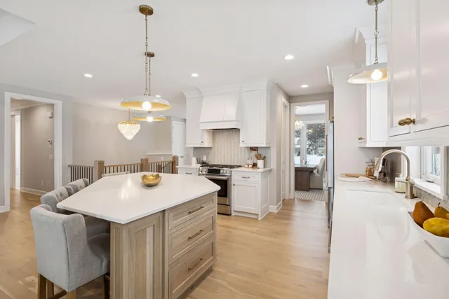 $1,511,309 | 599 Harbor Court, Shoreview, MN 55126