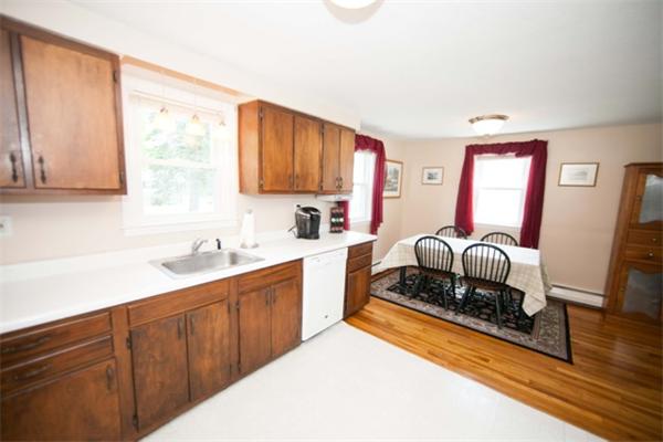 29 Robinson Road Woburn, MA 01801 - Photo 5 of 11