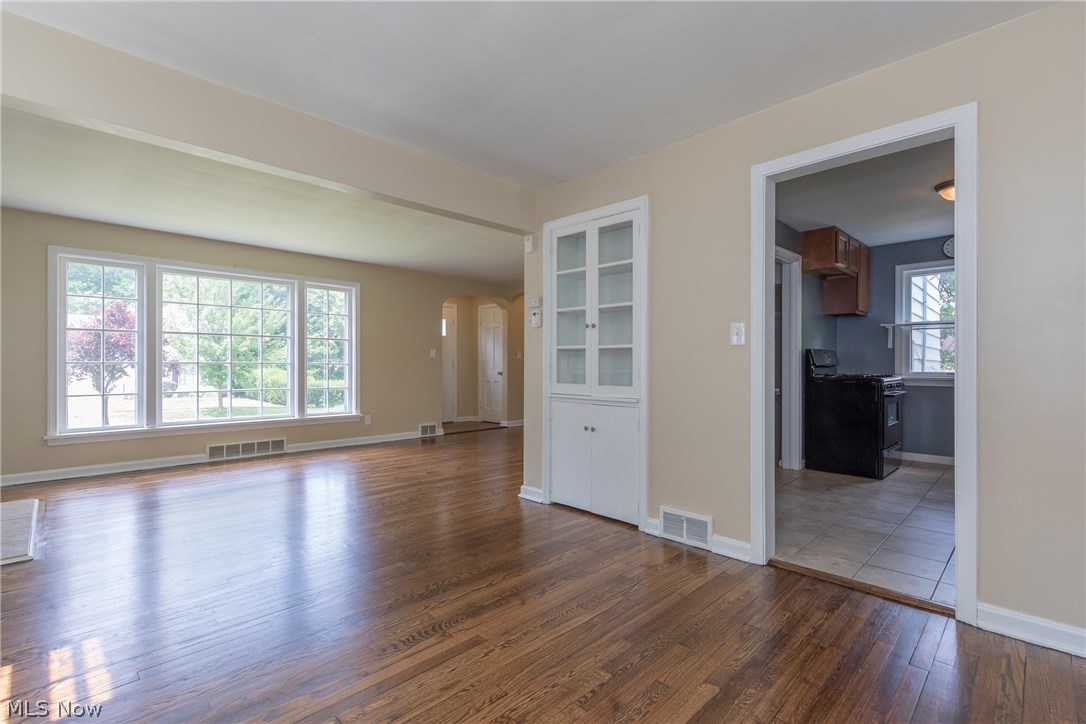 1131 Haselton Road Cleveland Heights, OH 44121 - Photo 9 of 31