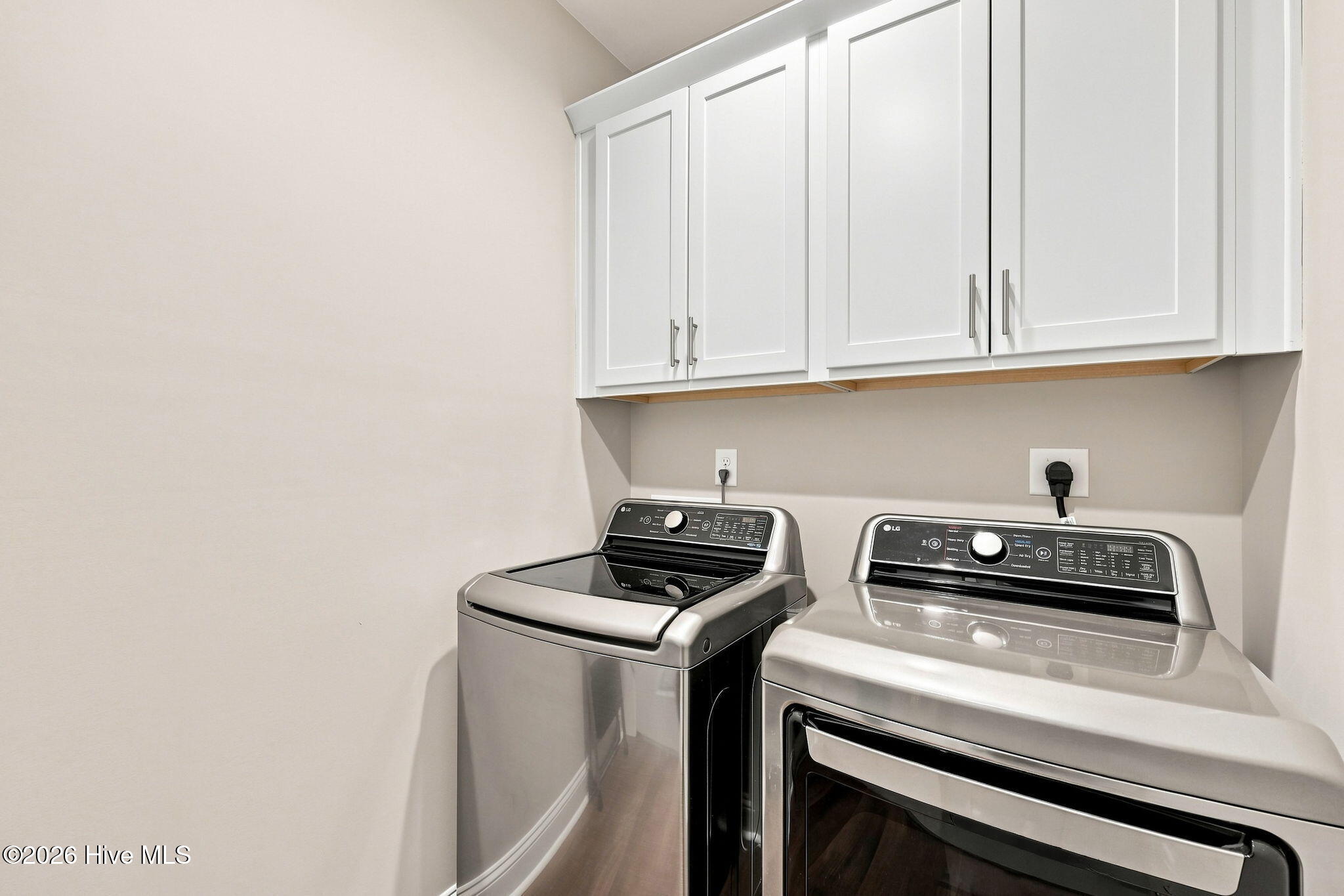 560 North Ridgecrest Street Aberdeen, NC 28315 - Photo 29 of 48 laundry room main level